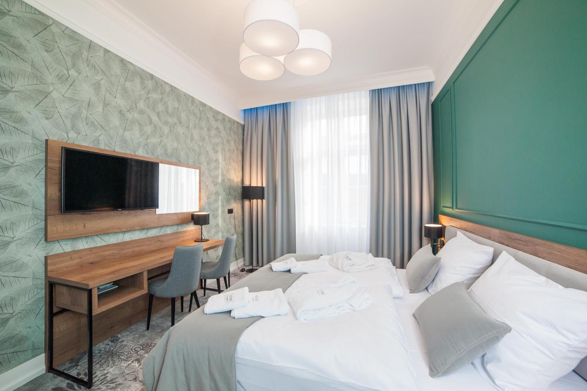 Vinfort Aparthotel Krasków Exterior foto